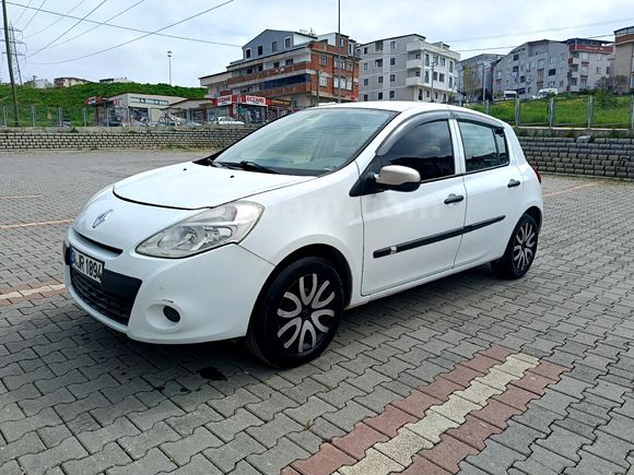 Sahibinden Renault Clio 1.5 dCi Authentique Edition 2012 Model  18100km Beyaz
