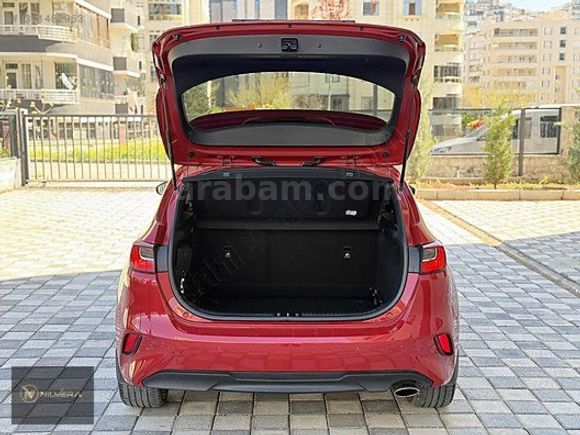 NİLVERA MOTORS'DAN 2023 KİA CEED 1.5 T-GDI ELEGANCE