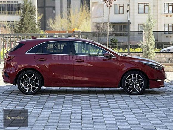 NİLVERA MOTORS'DAN 2023 KİA CEED 1.5 T-GDI ELEGANCE
