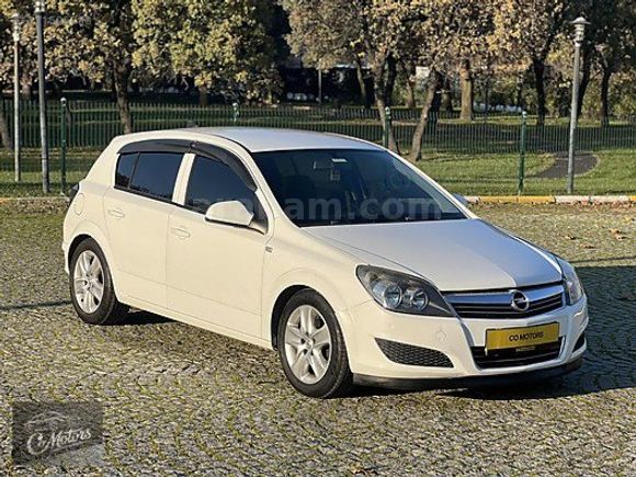CO MOTORS'DAN 2013 OPEL ASTRA ESSENTİA 1.6 BENZİN&LPG DEĞİŞENSİZ