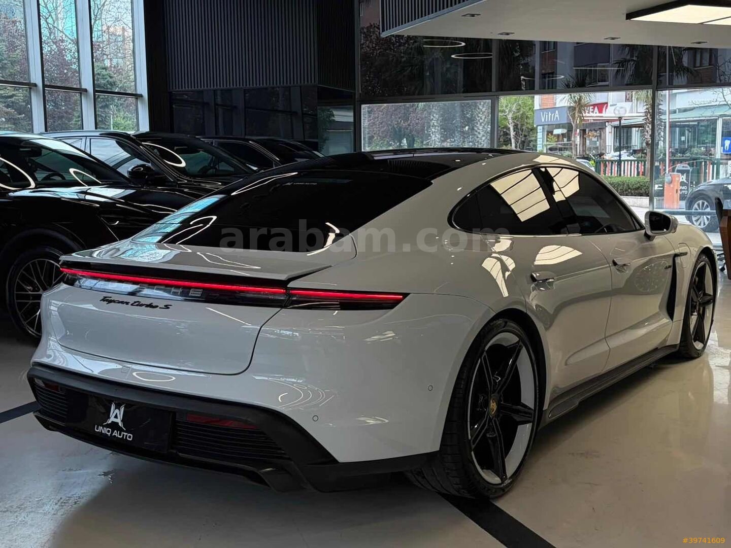 Galeriden Porsche Taycan Elektrik Turbo S 2019 Model İstanbul 87.000 km Beyaz 5