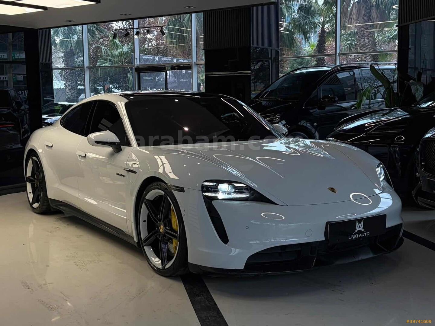 Galeriden Porsche Taycan Elektrik Turbo S 2019 Model İstanbul 87.000 km Beyaz 3
