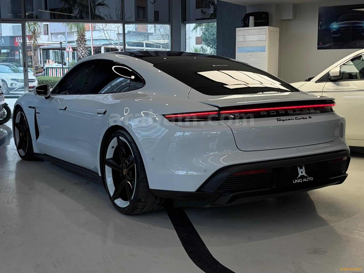 Galeriden Porsche Taycan Elektrik Turbo S 2019 Model İstanbul 87.000 km Beyaz 7