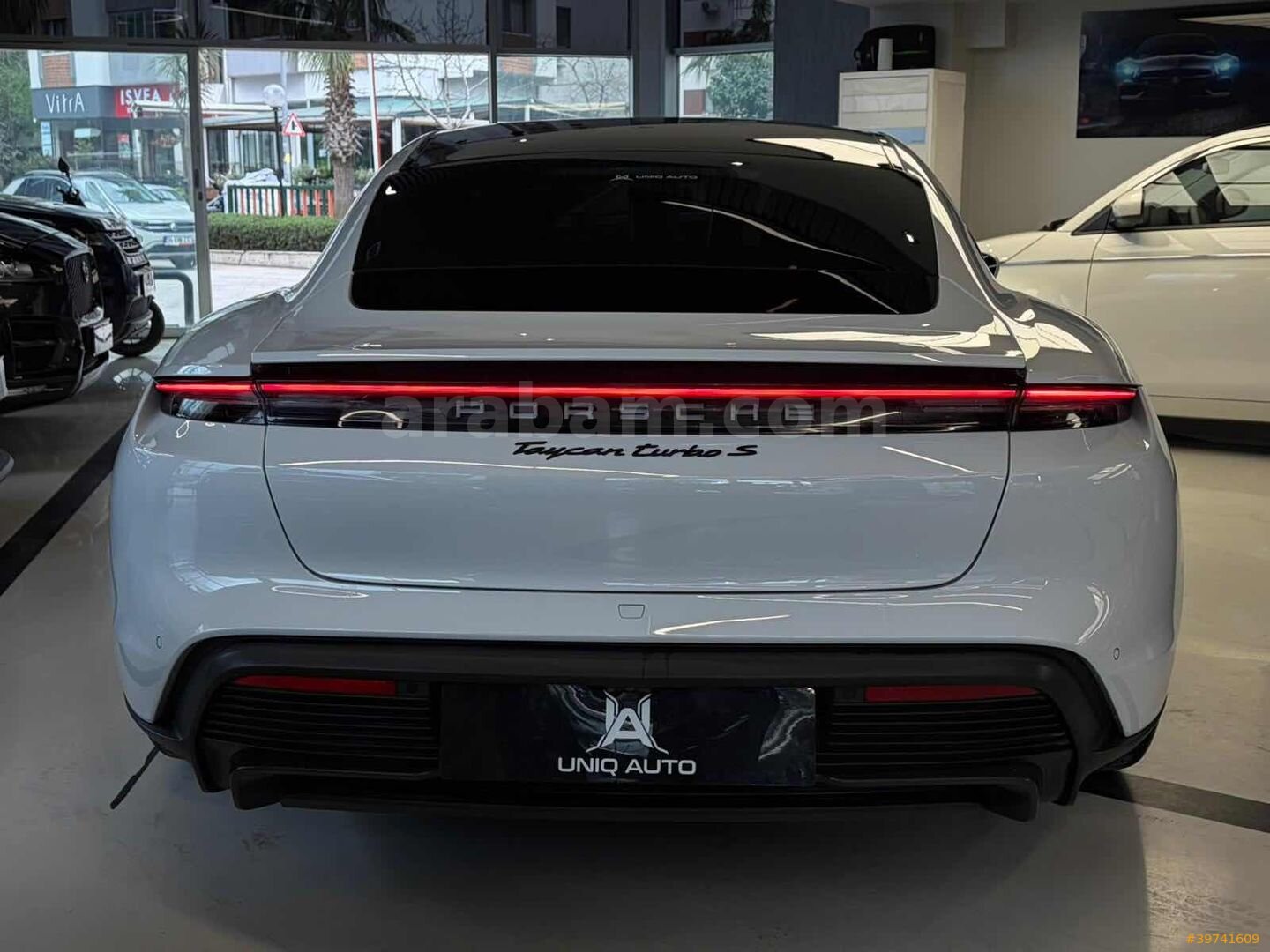 Galeriden Porsche Taycan Elektrik Turbo S 2019 Model İstanbul 87.000 km Beyaz 6
