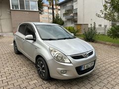 2028'e KADAR MUAYENELİ 90HP i20 -OTOMATİK KATLANIR AYNA + DİJİTAL KLİMA FULL PAKET