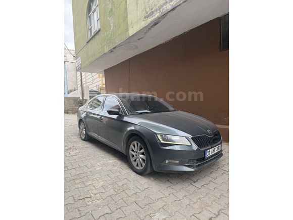 Sahibinden Skoda SuperB 1.6 TDI Style 2018 Model  185.000 km Füme