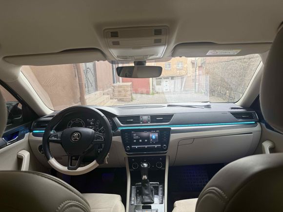 Sahibinden Skoda SuperB 1.6 TDI Style 2018 Model  185.000 km Füme