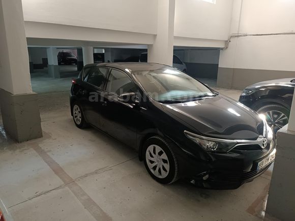 Sahibinden Toyota Auris 1.33 Life 2015 Model  107872 km Siyah