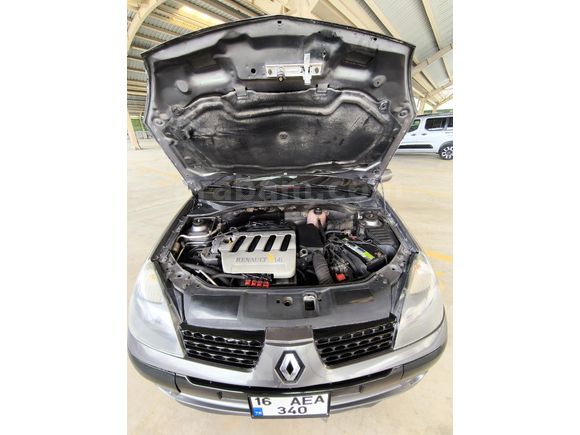 Sahibinden Renault Clio 1.4 Privilege 2002 Model  245.000 km Füme