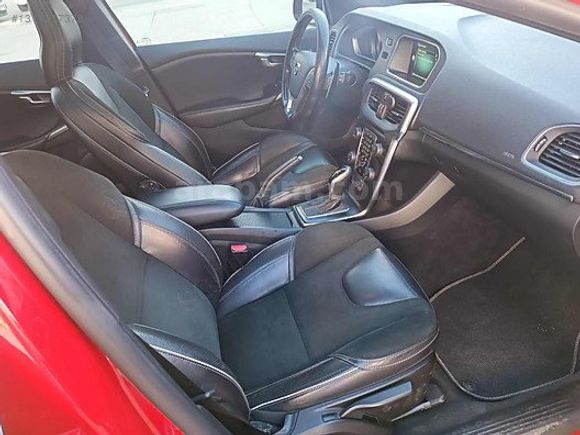 Volvo v40....