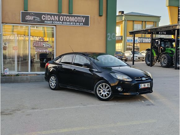 Galeriden Ford Focus 1.6 Ti-VCT Titanium 2012 Model Van