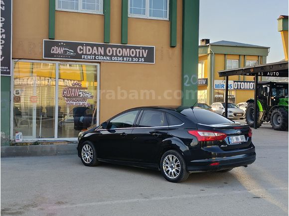Galeriden Ford Focus 1.6 Ti-VCT Titanium 2012 Model Van