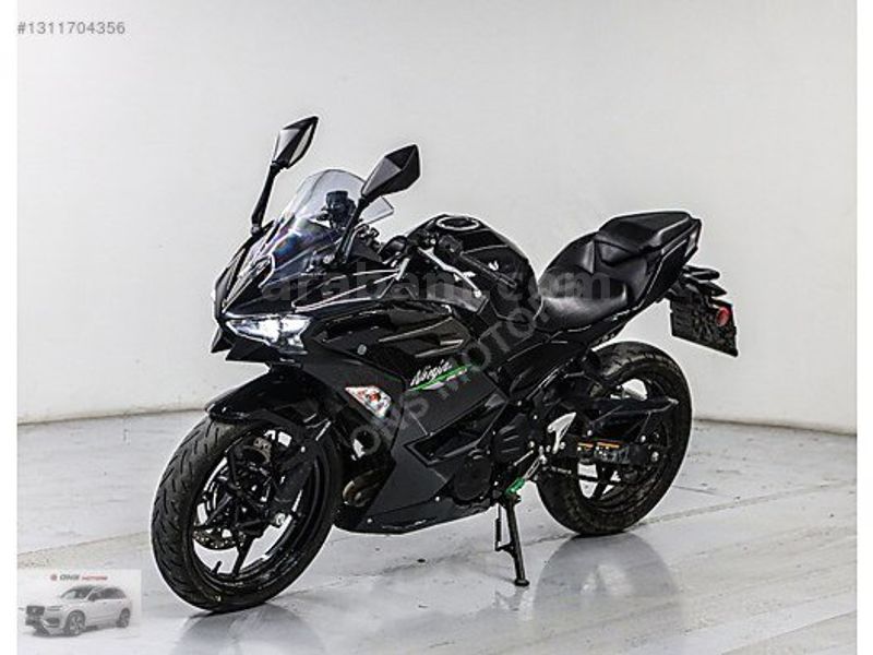 Galeriden Kawasaki Ninja 500 2024 Model İstanbul 11.000 km Siyah