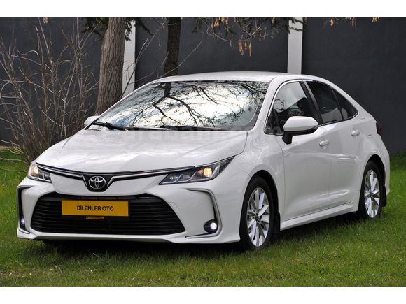 BİLENLER OTO'DAN 2019 COROLLA TEMİZ DÜŞÜK KM'Lİ YAKIT CİMRİSİ