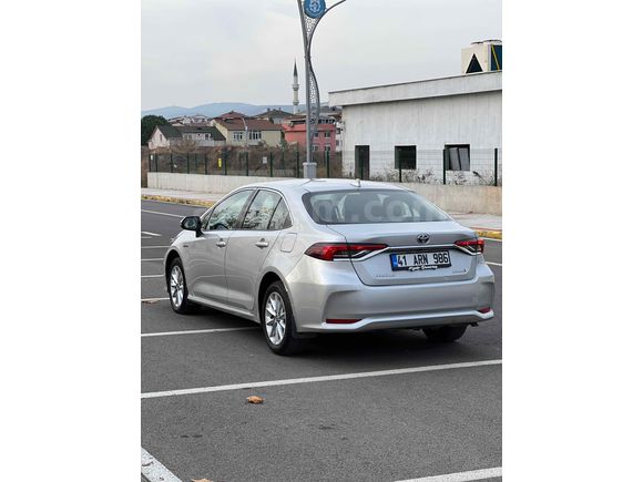 TEMİZ TOYOTA COROLLA HİBRIT 2019 