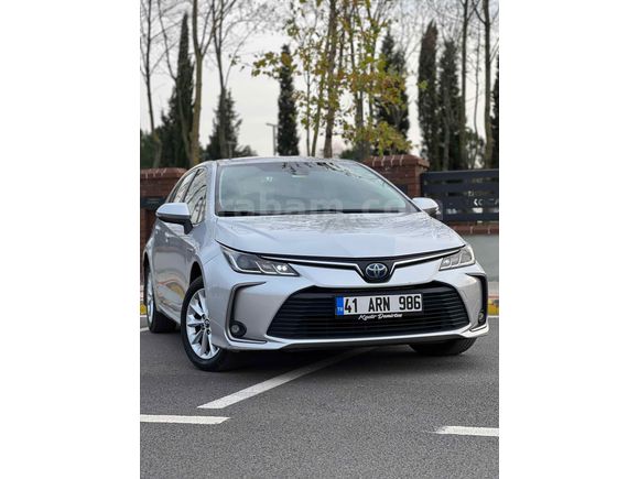 TEMİZ TOYOTA COROLLA HİBRIT 2019 