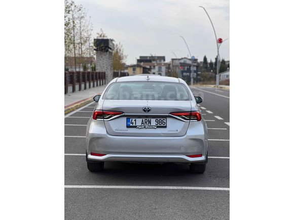 TEMİZ TOYOTA COROLLA HİBRIT 2019 