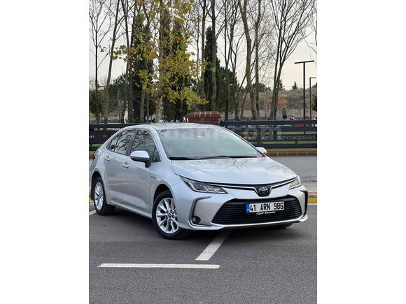 TEMİZ TOYOTA COROLLA HİBRIT 2019 