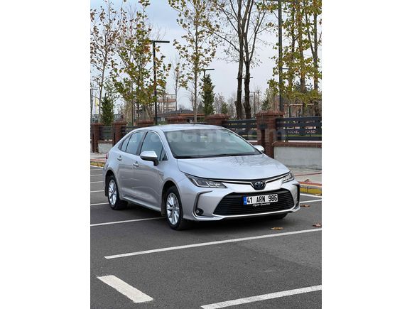 TEMİZ TOYOTA COROLLA HİBRIT 2019 