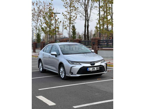 TEMİZ TOYOTA COROLLA HİBRIT 2019 