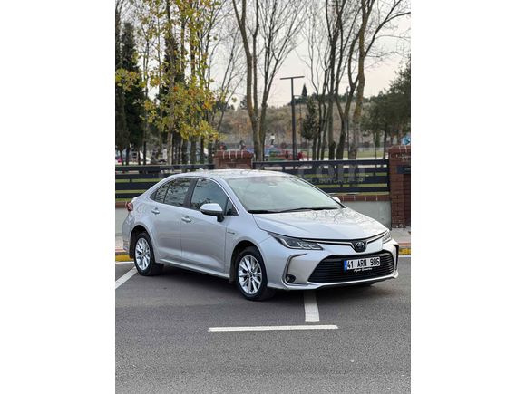TEMİZ TOYOTA COROLLA HİBRIT 2019 