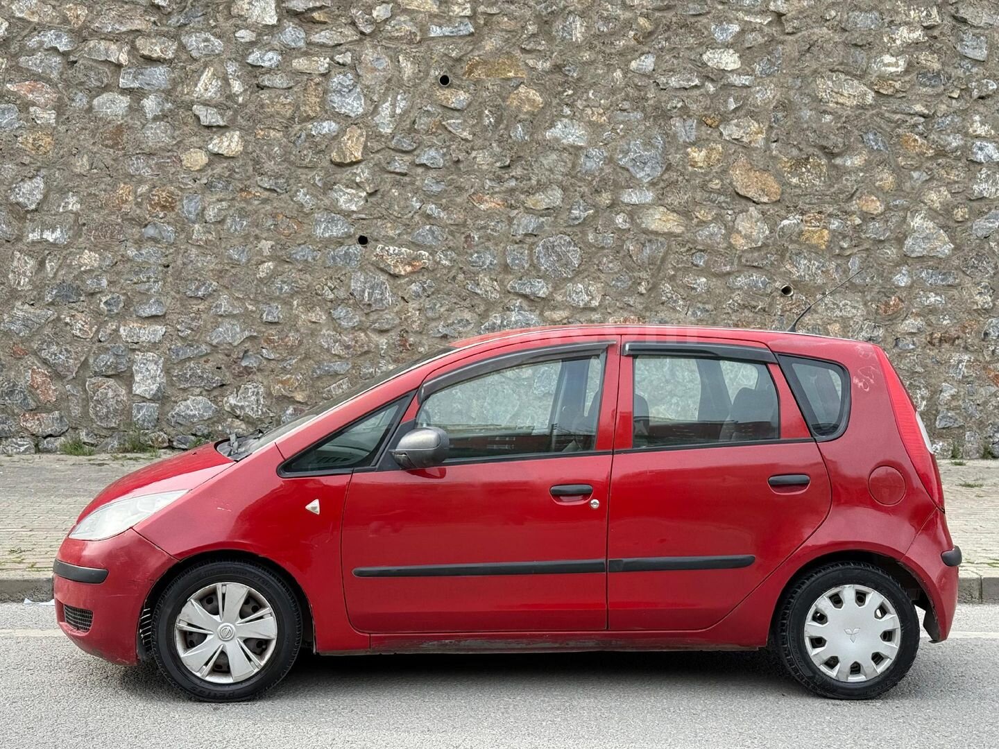Galeriden Mitsubishi Colt 1.1 Inform 2005 Model Kocaeli 254.000 km Kırmızı 3