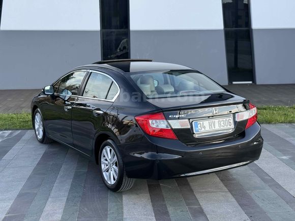 Honda Civic 1.6i VTEC Eco Elegance 2012 Model  168.000 KM