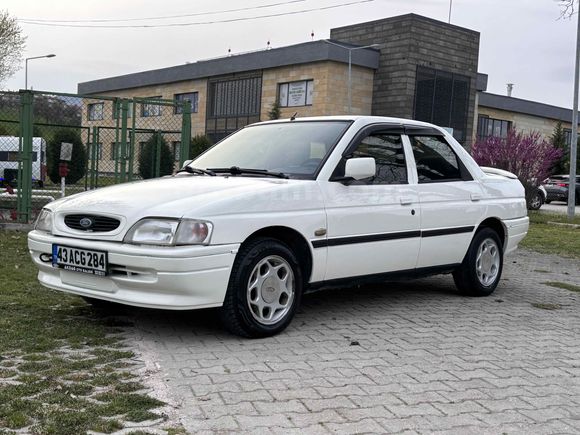 1995 MODEL 1.6 ESCORT 