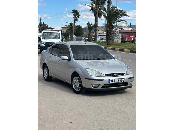 Sahibinden Ford Focus 1.6 Ghia 2004 Model 