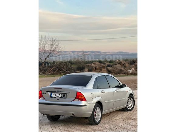 Sahibinden Ford Focus 1.6 Ghia 2004 Model 