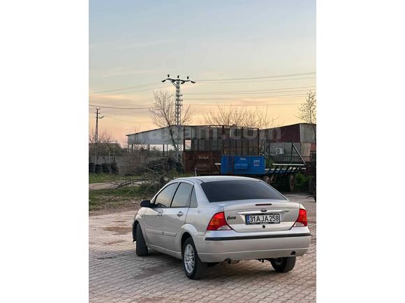 Sahibinden Ford Focus 1.6 Ghia 2004 Model 