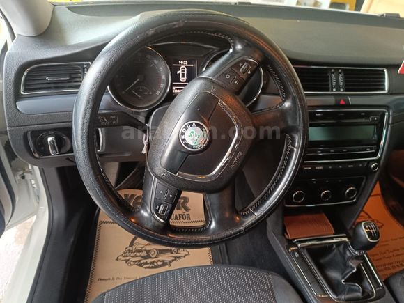 Sahibinden Skoda SuperB 1.6 TDI Elegance 2013 Model  340.000 km Beyaz