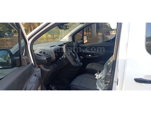 Sahibinden Opel Combo 1.5 CDTI Essential 2025 Model İstanbul