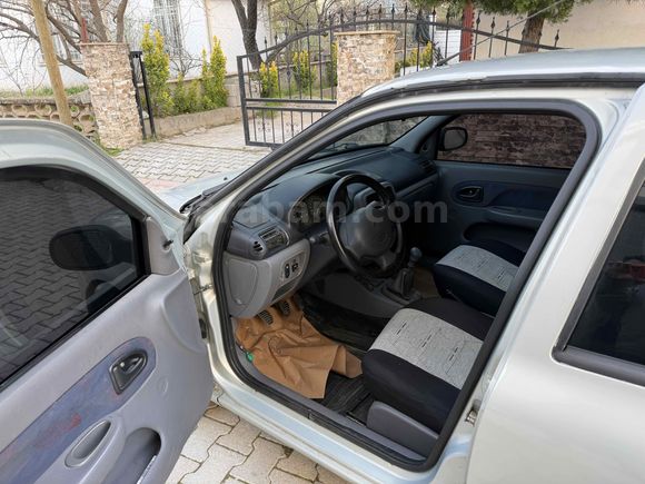 Sahibinden Renault Clio 1.4 RNA 2000 Model 