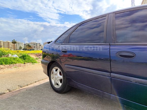 Acil acil Renault Laguna 1.6 RXE 2001 Model 