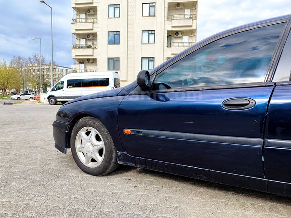 Acil acil Renault Laguna 1.6 RXE 2001 Model 