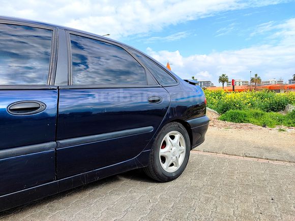 Acil acil Renault Laguna 1.6 RXE 2001 Model 