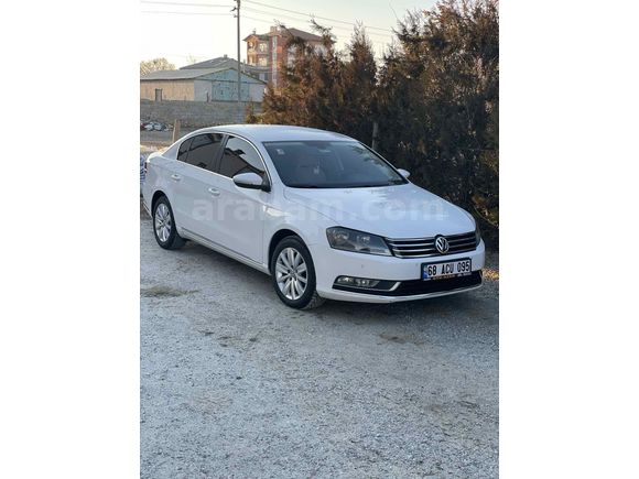 Sahibinden Volkswagen Passat 1.6 TDi BlueMotion Comfortline 2011 Model  250.000 km Beyaz