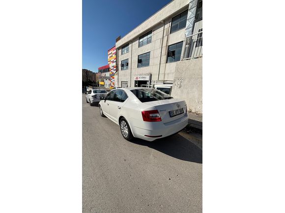 HATASIZ BOYASIZ DEĞİŞENSİZ MAKYAJLI KASA 