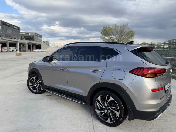 aracım 2019 model hundai tucson 1.6 CRDİ  4x4 Elite paket servis bakımlı  orijinal değişen yok hatasız boyasız kusursuz
     böyle temiz bulunmaz