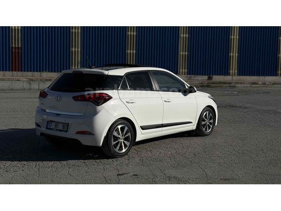 HATASIZ 93,500 KM Hyundai i20 1.2 MPI Elite 2017 Model 