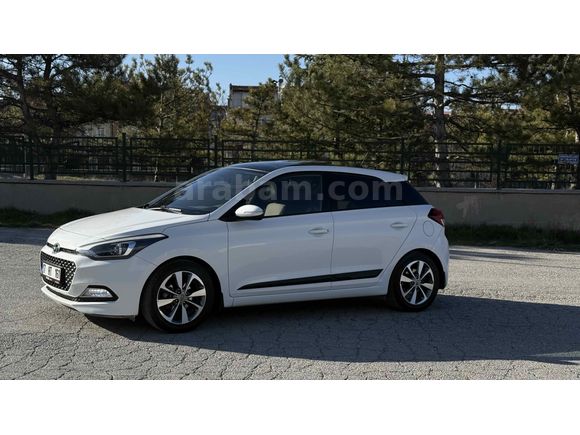 HATASIZ 93,500 KM Hyundai i20 1.2 MPI Elite 2017 Model 