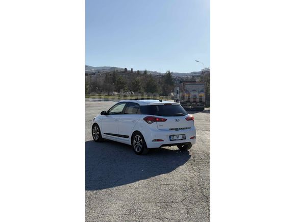 HATASIZ 93,500 KM Hyundai i20 1.2 MPI Elite 2017 Model 