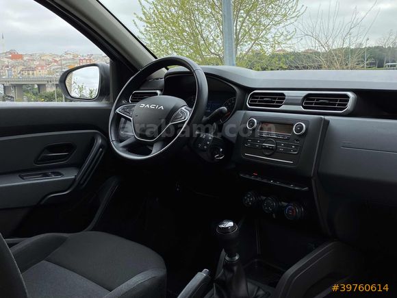 2024 DUSTER 4X4 30 BİN KM YENİ LOGO MAKYAJLI 1.3 TCE 150 HP
