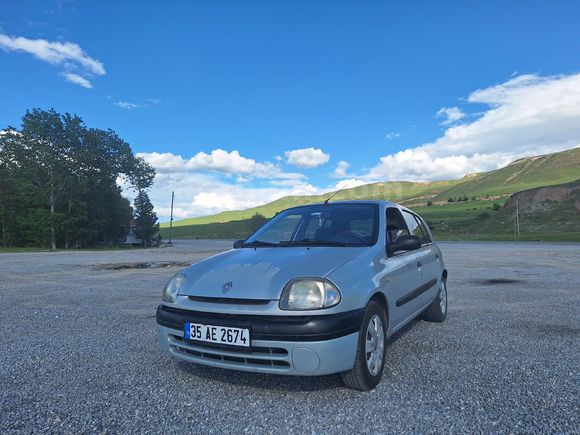 Memurdan duşuk km li Renault Clio 1.6 RTE 2000 Model
