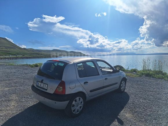 Memurdan duşuk km li Renault Clio 1.6 RTE 2000 Model