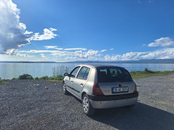 Memurdan duşuk km li Renault Clio 1.6 RTE 2000 Model