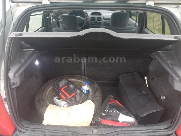 Memurdan duşuk km li Renault Clio 1.6 RTE 2000 Model