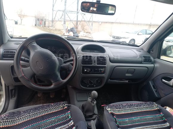 Memurdan duşuk km li Renault Clio 1.6 RTE 2000 Model
