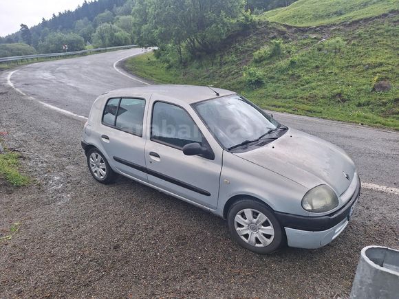 Memurdan duşuk km li Renault Clio 1.6 RTE 2000 Model
